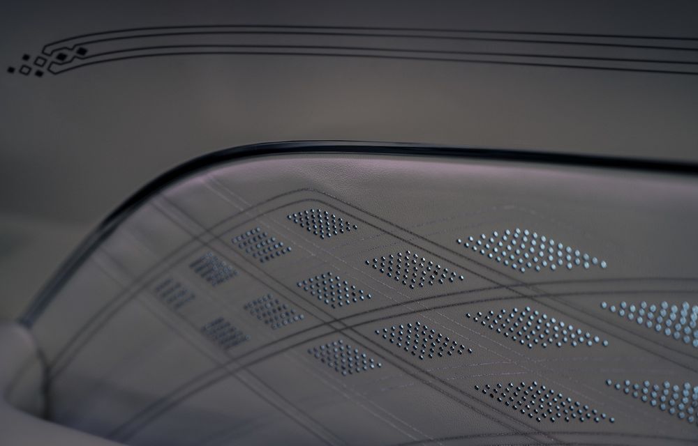 Ediție limitată Bentley Bentayga EWB Azure First Edition: ampatament mărit, disponibilă doar 12 luni - Poza 10