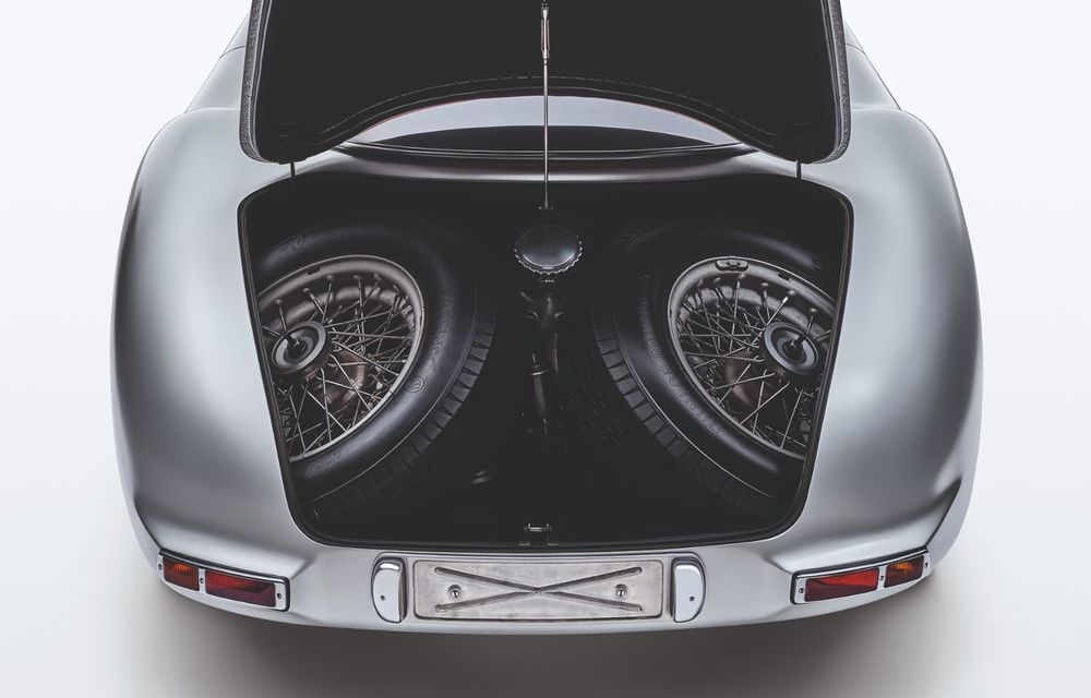 Un Mercedes-Benz 300 SLR, fabricat în 1955, a devenit cea mai scumpă mașină din istorie - Poza 10