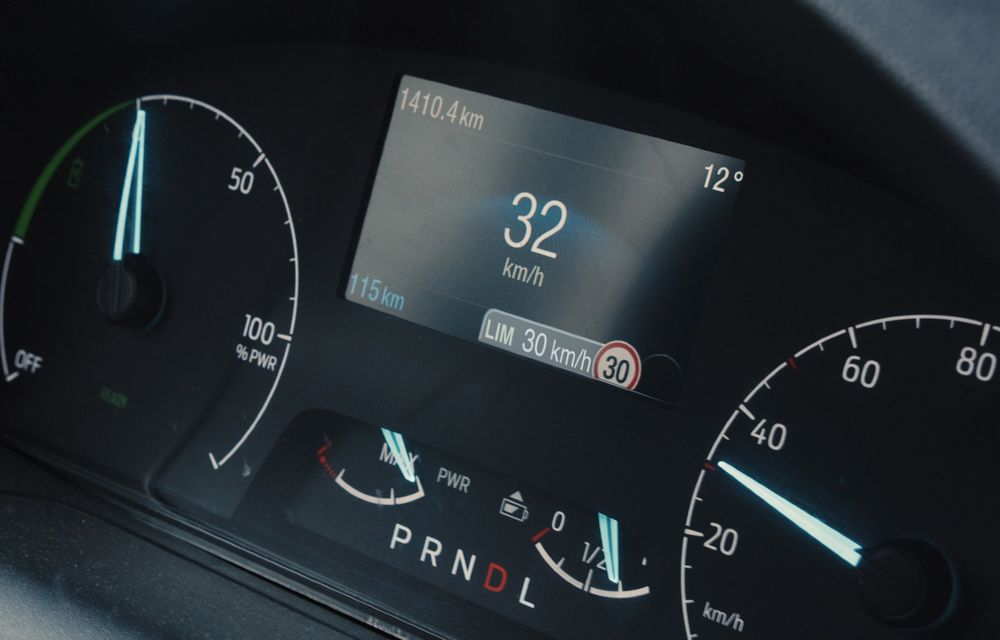 Ford testează o tehnologie care reduce automat viteza în zonele pietonale - Poza 5