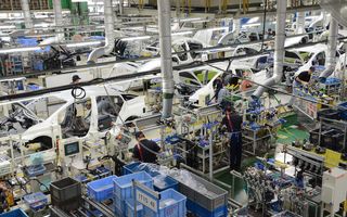 Toyota, forțată să reducă producția la nivel global cu circa 100.000 de unități