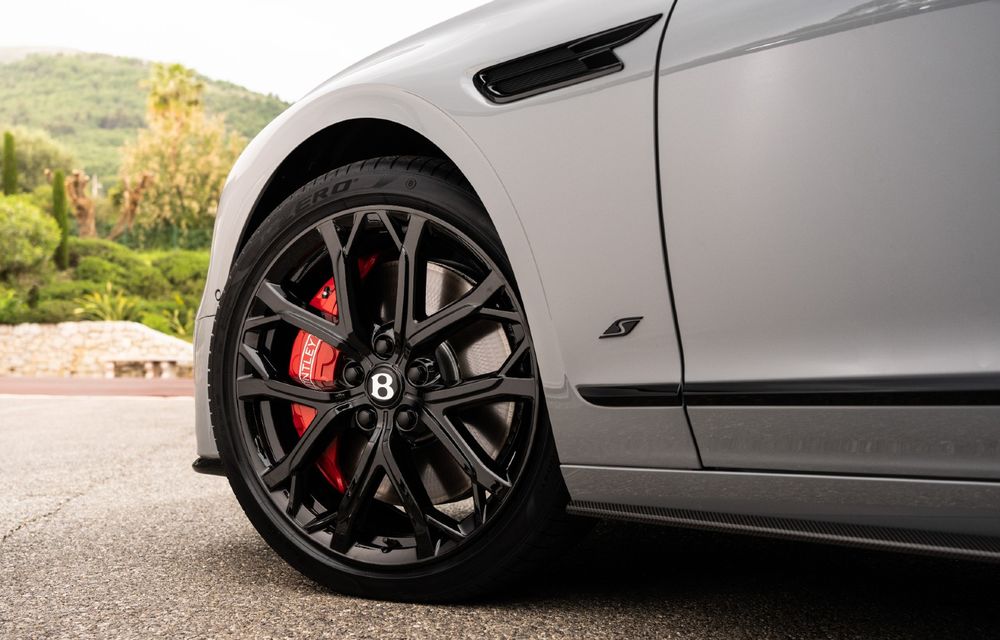 Noul Bentley Flying Spur S debutează cu accente negre și motor V6 hibrid - Poza 8