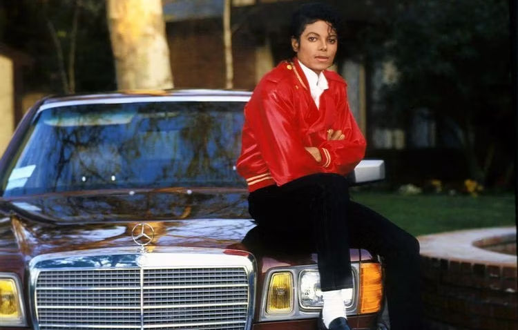 Garajul lui Michael Jackson: o incursiune în colecția de mașini neobișnuite a regelui muzicii pop - Poza 1