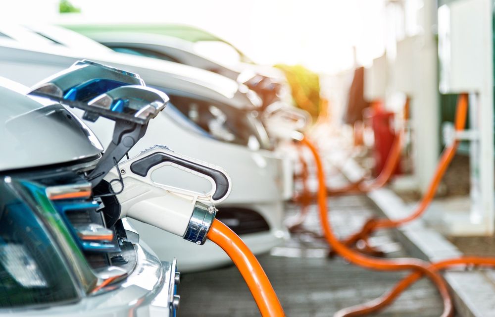 STUDIU: 33% din piața auto mondială va fi reprezentată de mașini electrice în 2028 - Poza 1