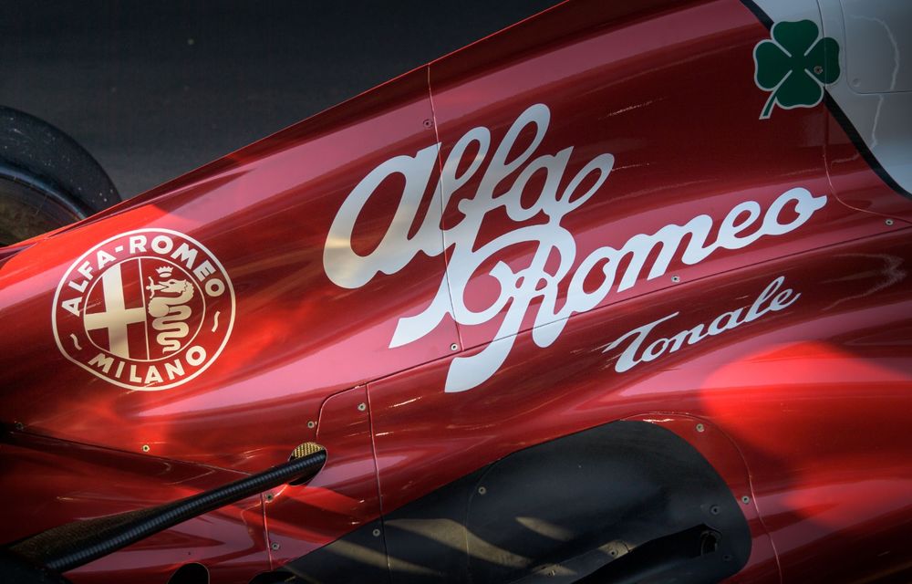 Plimbare aniversară: Valtteri Bottas și monopostul Alfa Romeo F1 pe străzile din Milano - Poza 3