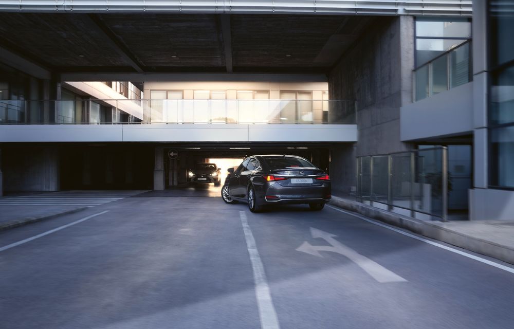 Îmbunătățiri pentru Lexus ES: linie de echipare nouă și sistem multimedia nou - Poza 17