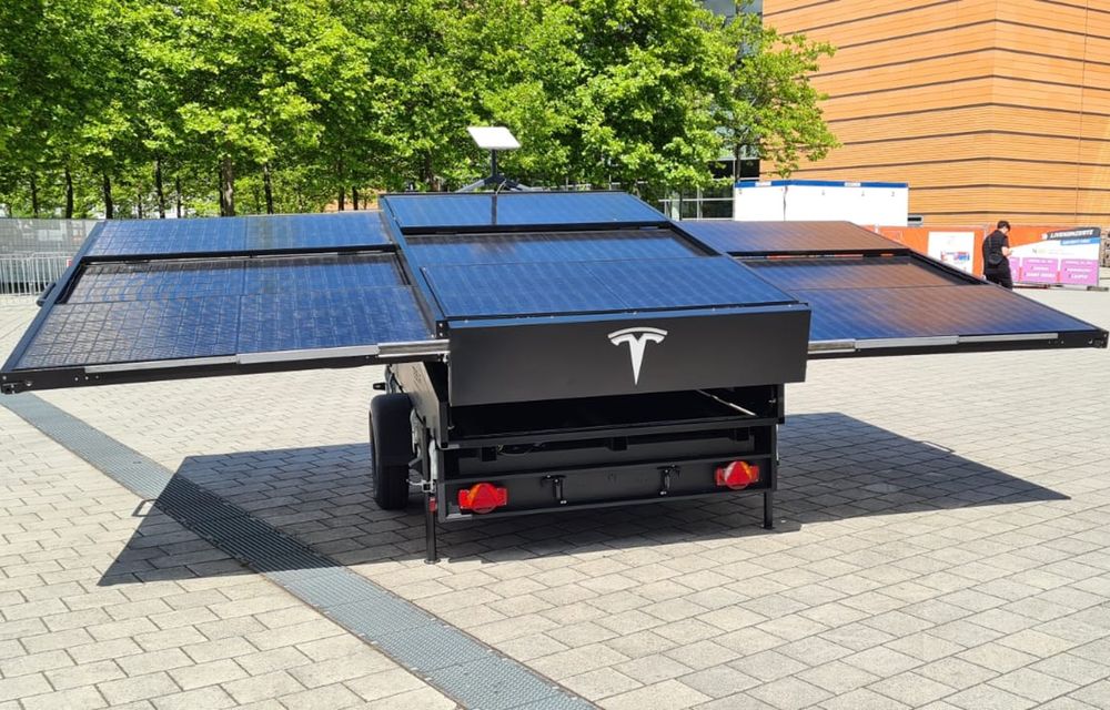 Tesla prezintă o remorcă echipată cu panouri solare pentru camper van-uri - Poza 1