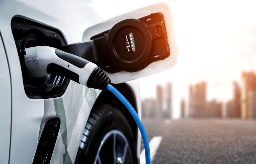 Raport ACEA: România a înregistrat cea mai mare creștere de mașini electrice vândute în primele 6 luni - Poza 1