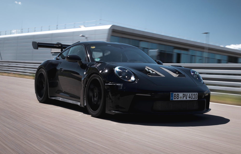 Nouă imagine teaser cu viitorul Porsche 911 GT3 RS: motor de 4.0 litri cu circa 500 CP - Poza 1