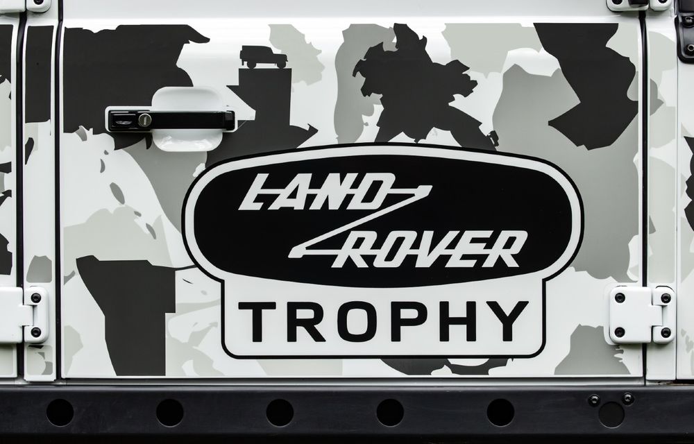 Acesta este Land Rover Classic Defender Works V8 Trophy II, un off-roader de 268.000 de euro - Poza 10