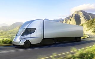 Elon Musk: Livrările camionului electric Tesla Semi vor începe anul acesta