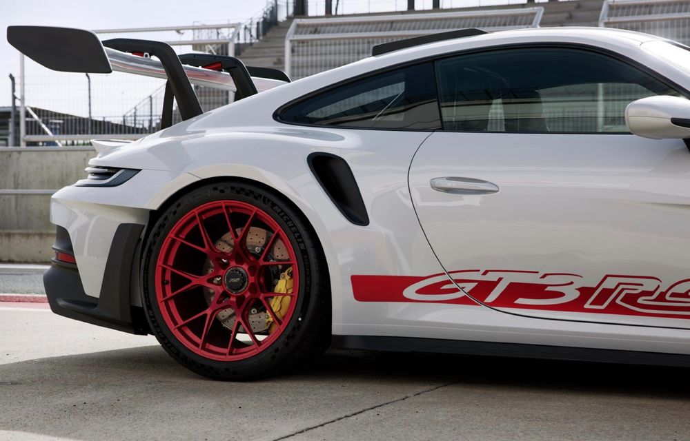 Acesta este noul Porsche 911 GT3 RS: 525 de cai putere și preț de 229.000 de euro - Poza 12