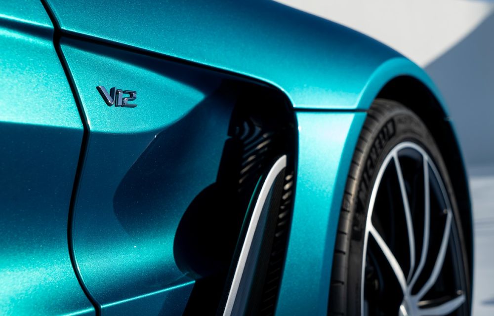 Noul Aston Martin V12 Vantage Roadster: motor V12 și producție de 249 de exemplare - Poza 13