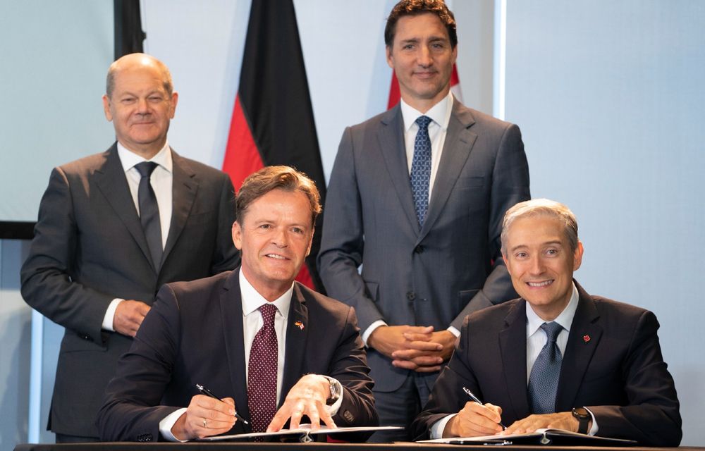 Volkswagen și Mercedes-Benz semnează un acord cu Canada pentru accesul la materii prime și resurse pentru baterii - Poza 1