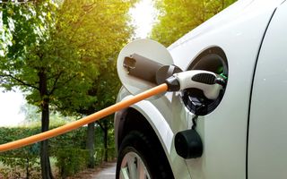 STUDIU: Timpul de încărcare al unei mașini electrice va scădea la 10 minute până în 2027