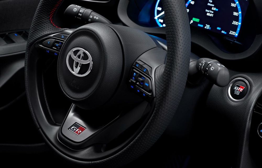 Noua Toyota Yaris Cross GR Sport debutează în Europa. Motor hibrid cu 116 CP - Poza 8
