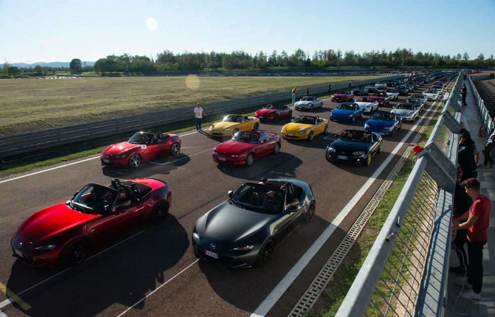 Întâlnire de Cartea Recordurilor: peste 700 de exemplare Mazda MX-5 au fost prezente la un eveniment special în Italia - Poza 1