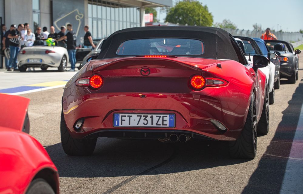 Întâlnire de Cartea Recordurilor: peste 700 de exemplare Mazda MX-5 au fost prezente la un eveniment special în Italia - Poza 14