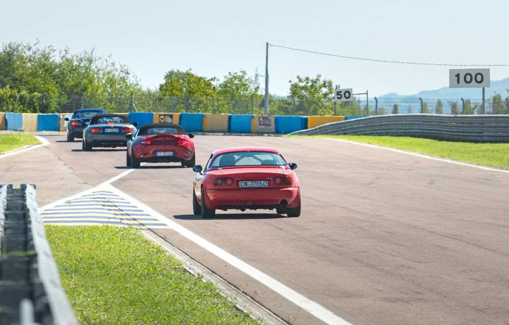 Întâlnire de Cartea Recordurilor: peste 700 de exemplare Mazda MX-5 au fost prezente la un eveniment special în Italia - Poza 15