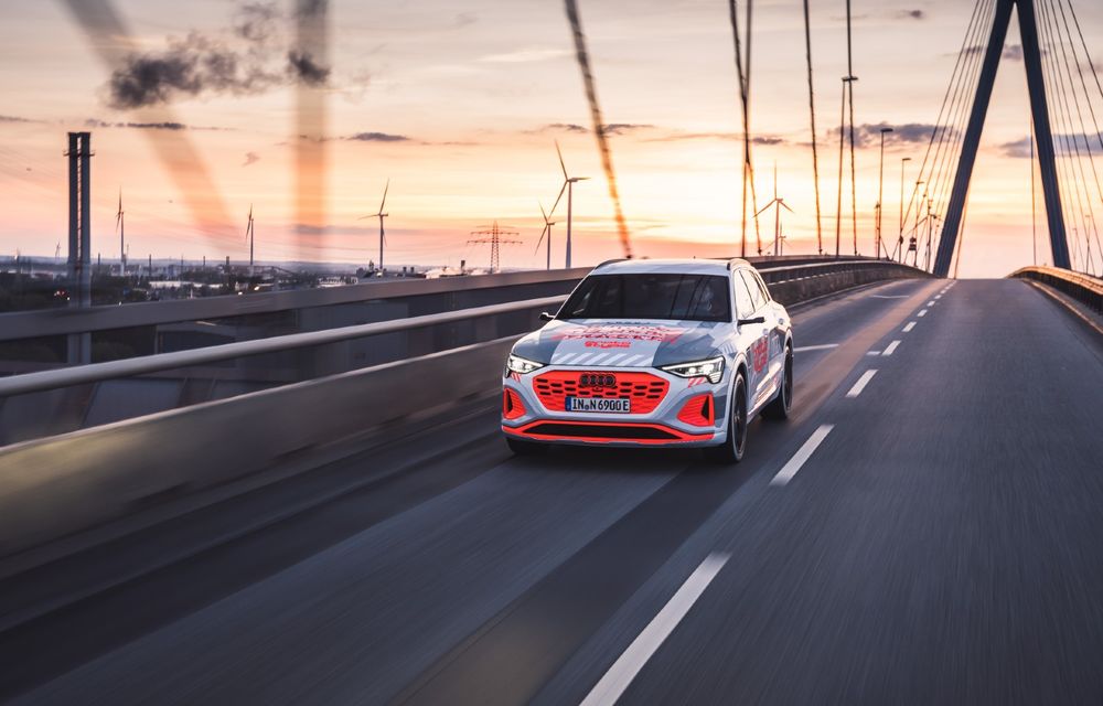 Primele imagini oficiale cu prototipul lui Audi e-tron facelift - Poza 1