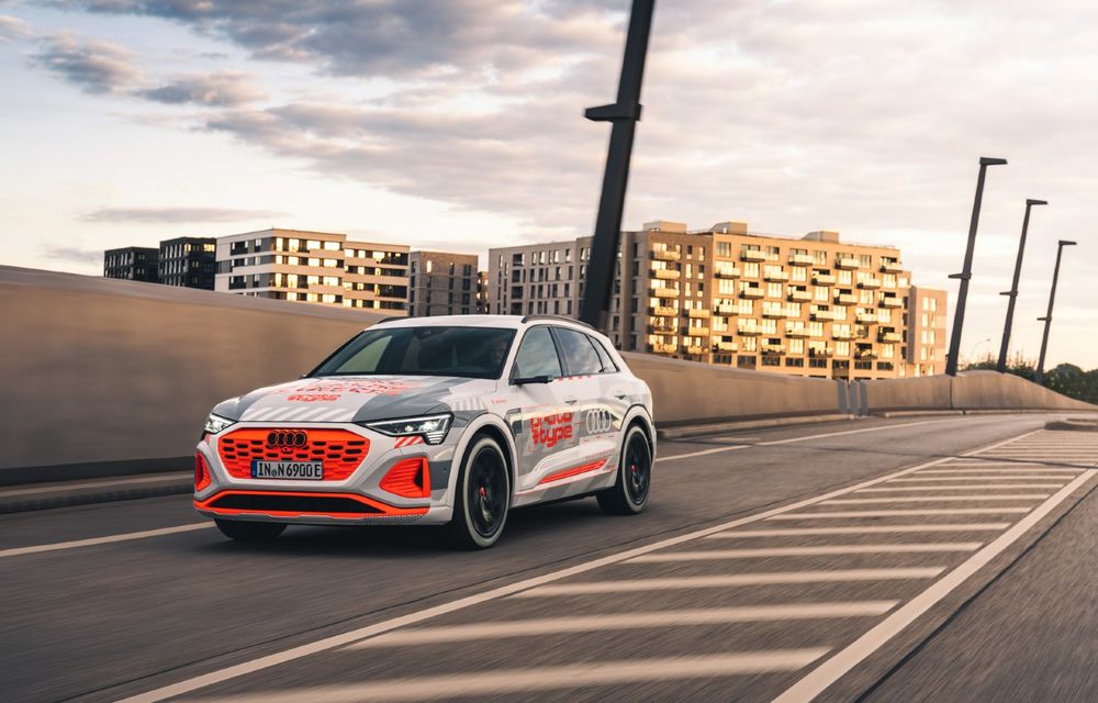 Primele imagini oficiale cu prototipul lui Audi e-tron facelift - Poza 2