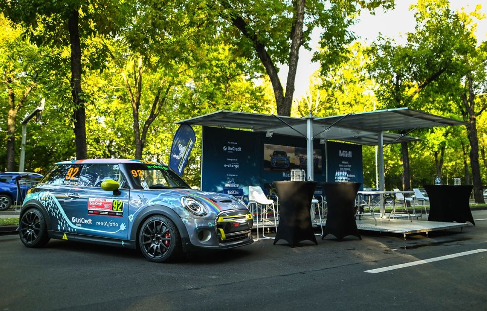Primul Mini electric de curse din lume, dezvoltat în România, obține un podium în duelul cu mașinile convenționale - Poza 2