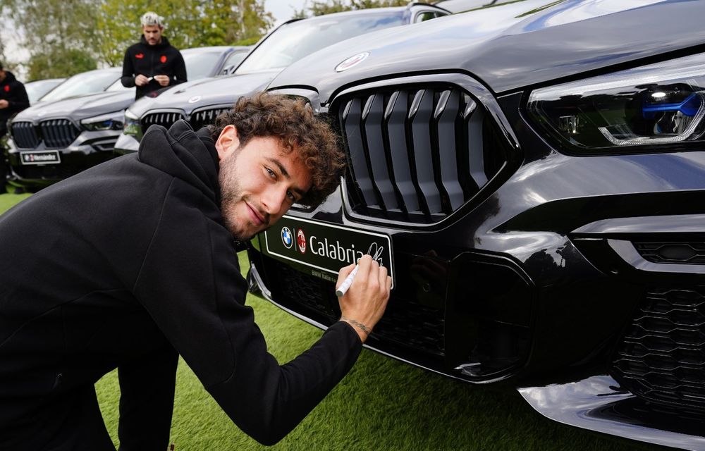 Jucătorii echipei de fotbal AC Milan au primit mașini BMW. X6 a fost cea mai cerută mașină - Poza 3