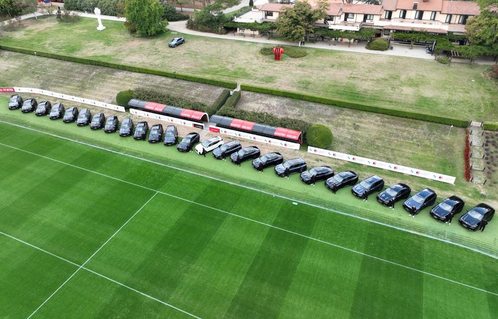 Jucătorii echipei de fotbal AC Milan au primit mașini BMW. X6 a fost cea mai cerută mașină - Poza 2