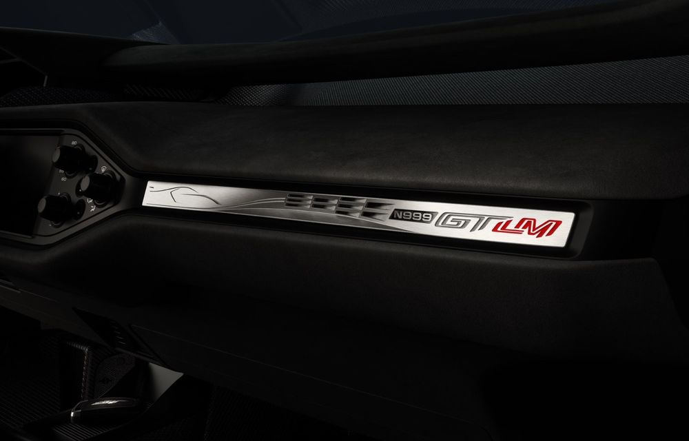 Noul Ford GT LM are un bord decorat cu pulbere din motorul care a câștigat la Le Mans - Poza 6