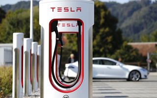 Tesla: 10.000 de puncte de încărcare Supercharger în Europa