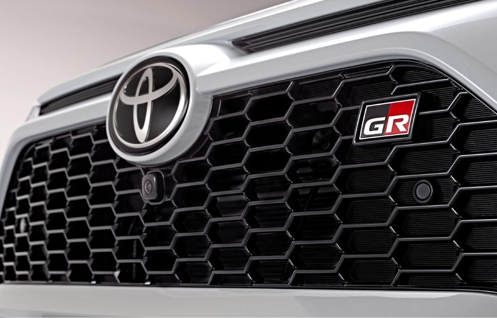 Noul Toyota RAV4 GR SPORT lansat cu ornamente negre și suspensie modificată - Poza 12