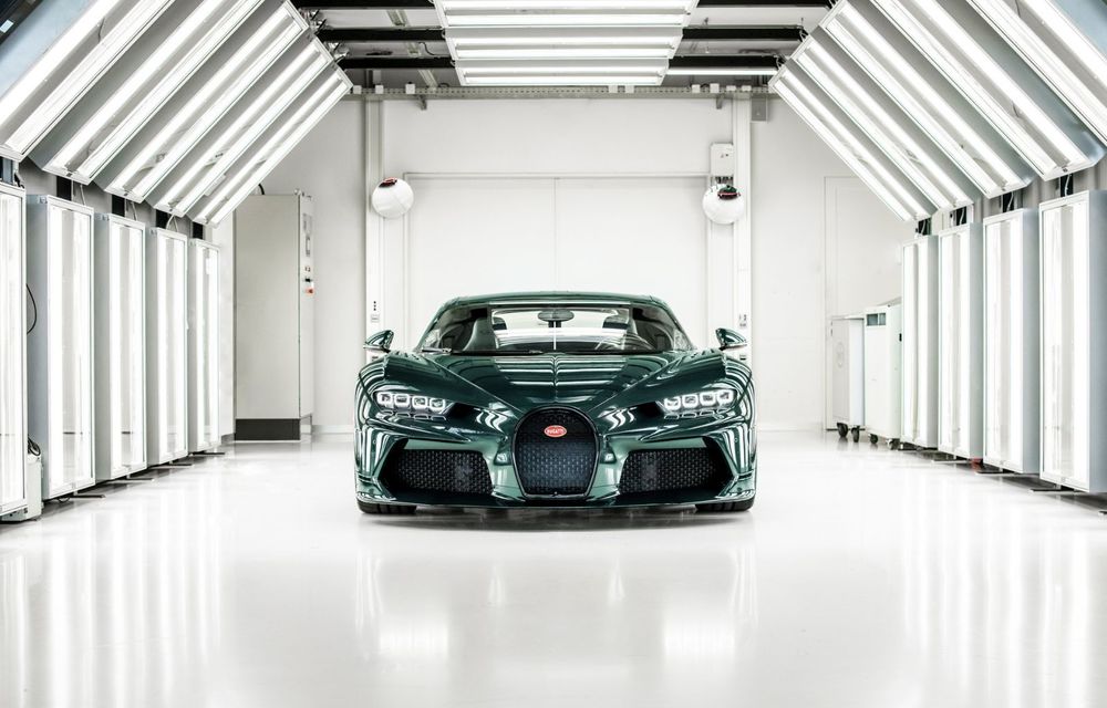 Bugatti a finalizat exemplarul Chiron cu numărul 400. Au mai rămas 100 de unități din producția hypercar-ului - Poza 5