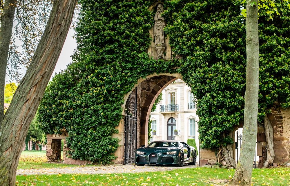 Bugatti a finalizat exemplarul Chiron cu numărul 400. Au mai rămas 100 de unități din producția hypercar-ului - Poza 3