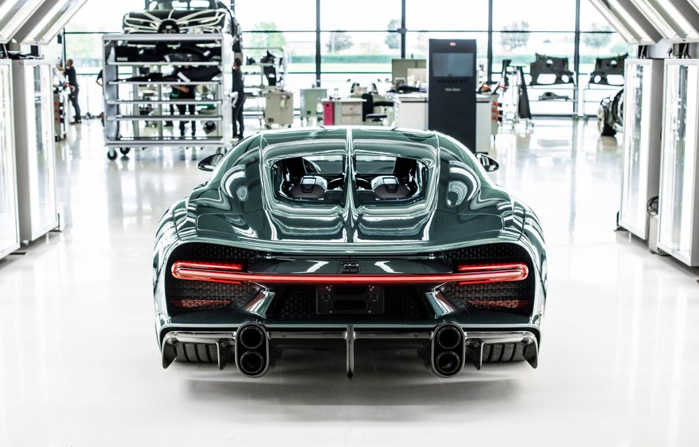 Bugatti a finalizat exemplarul Chiron cu numărul 400. Au mai rămas 100 de unități din producția hypercar-ului - Poza 9