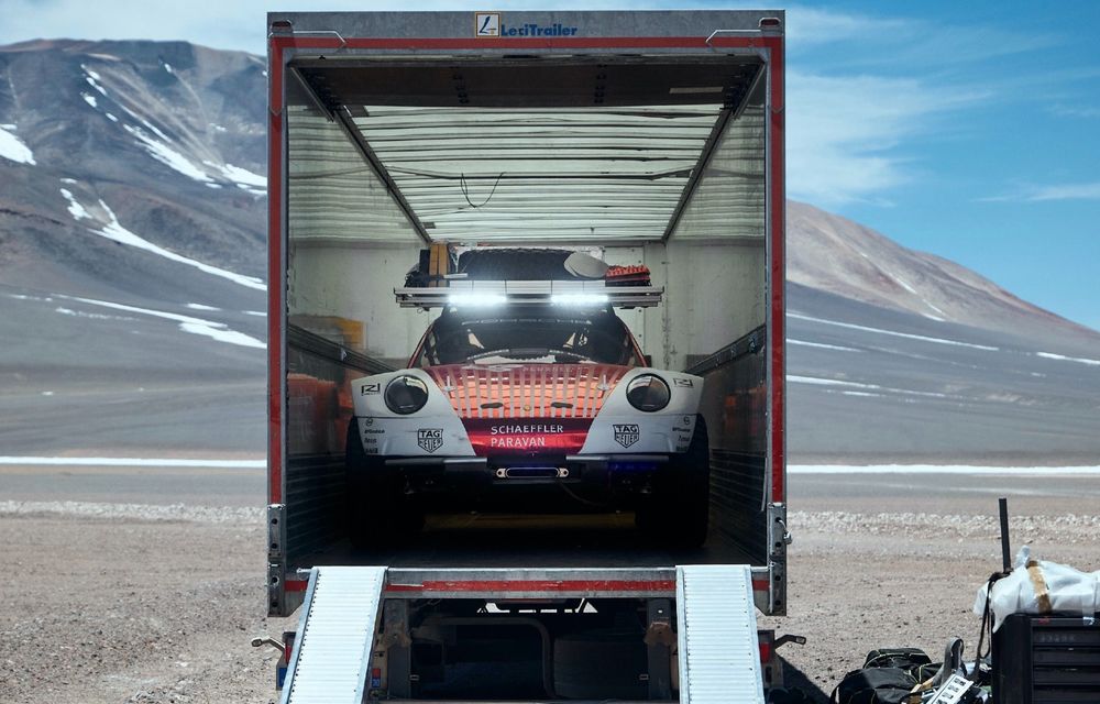 Porsche „cucerește” cel mai înalt vulcan din lume - Poza 2