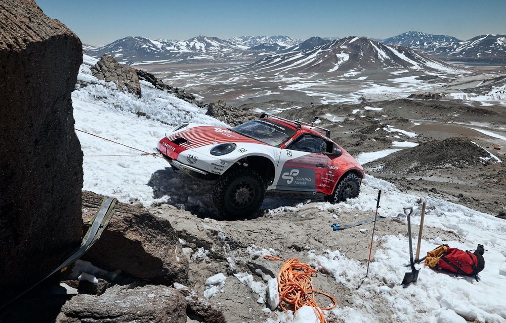 Porsche „cucerește” cel mai înalt vulcan din lume - Poza 19