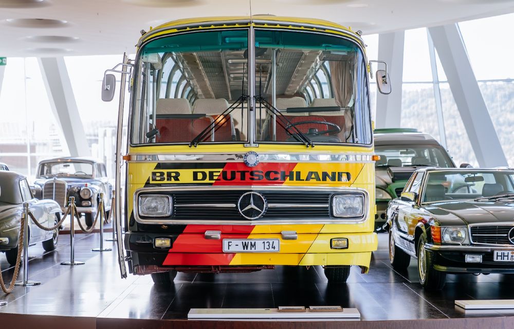 O doză de nostalgie: cum arătau autocarele Mercedes-Benz folosite de echipele calificate la Cupa Mondială de Fotbal 1974 - Poza 1