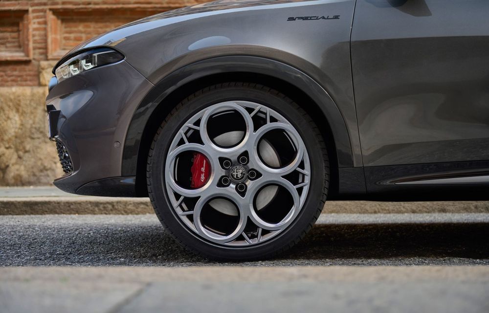 Imagini noi cu Alfa Romeo Tonale PHEV: 280 CP și până la 80 km autonomie electrică - Poza 21