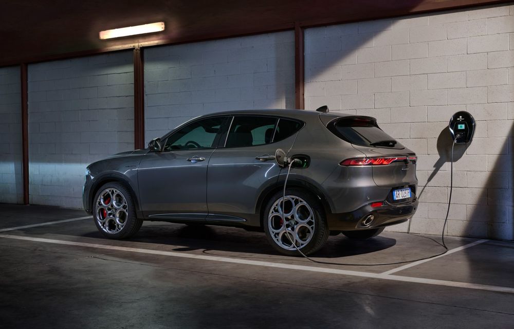 Imagini noi cu Alfa Romeo Tonale PHEV: 280 CP și până la 80 km autonomie electrică - Poza 12