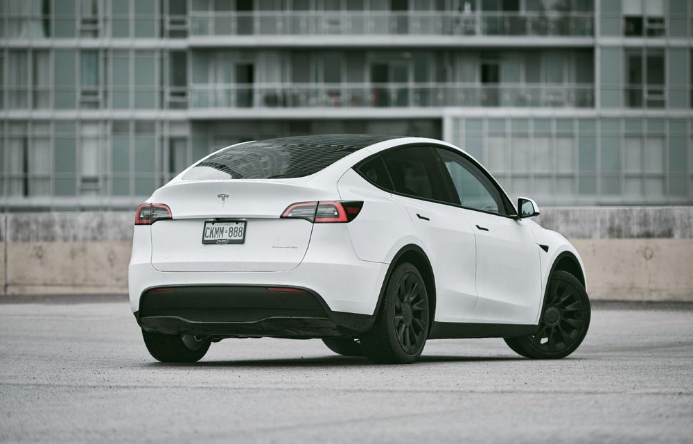 Tesla recheamă 321.000 de mașini din cauza unei probleme la aprinderea stopurilor - Poza 1