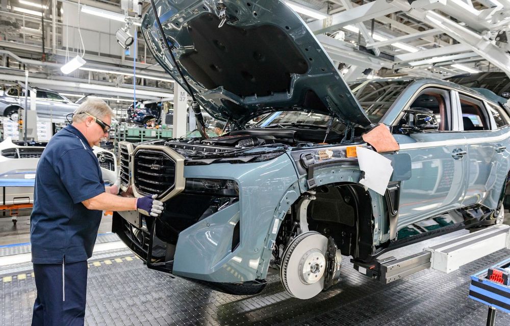 BMW: SUV-ul plug-in hybrid XM a intrat în producție - Poza 2