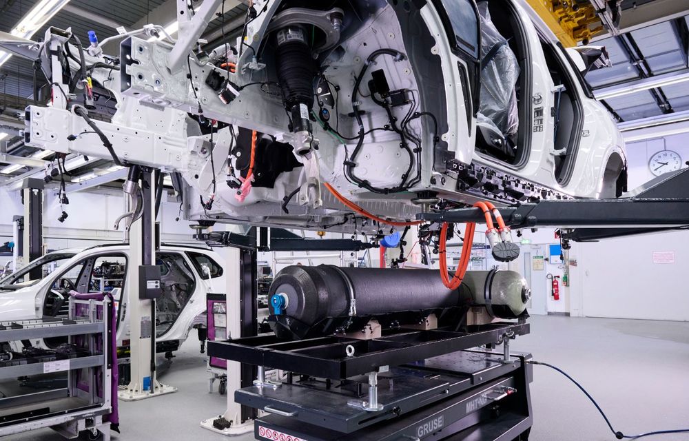 BMW a început producția, în serie mică, a modelului iX5 Hydrogen - Poza 5