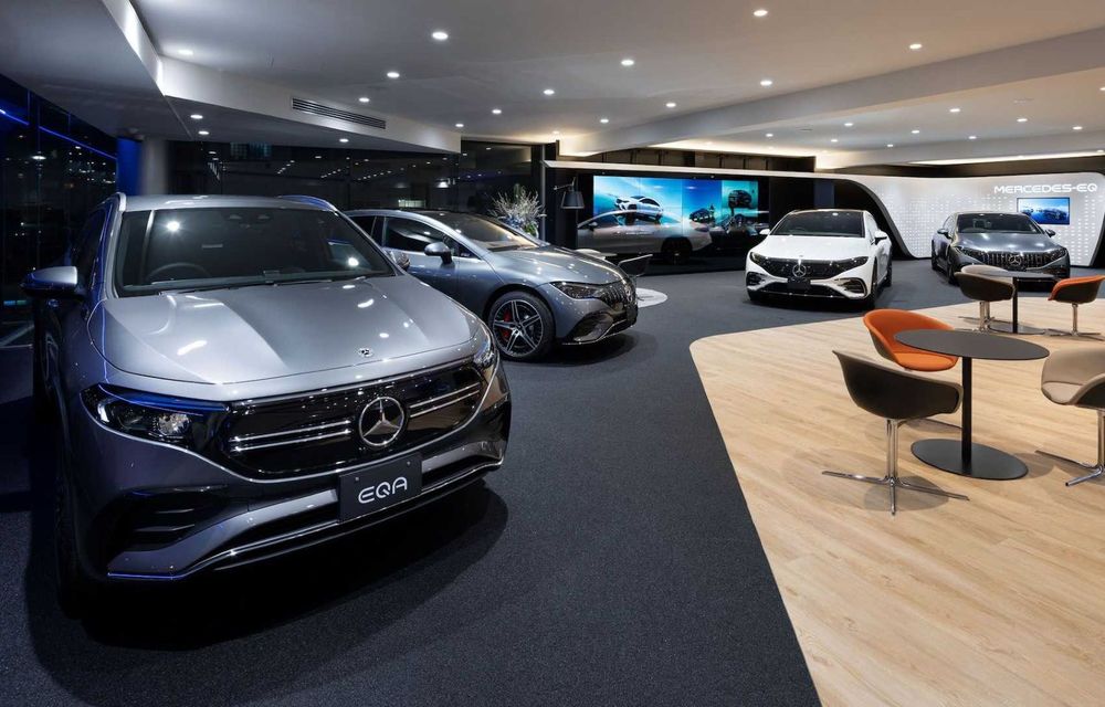 Mercedes-Benz deschide primul său showroom exclusiv pentru mașini electrice - Poza 2