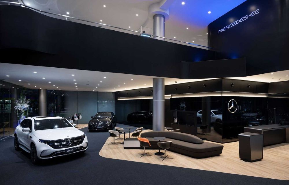 Mercedes-Benz deschide primul său showroom exclusiv pentru mașini electrice - Poza 3