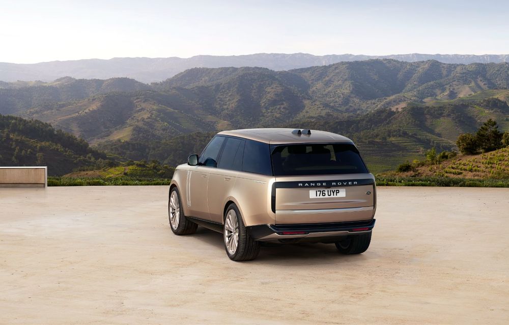 Istoria modelului Range Rover: cum a evoluat de la un SUV umil cu 3 uși, la o limuzină 4x4 - Poza 71