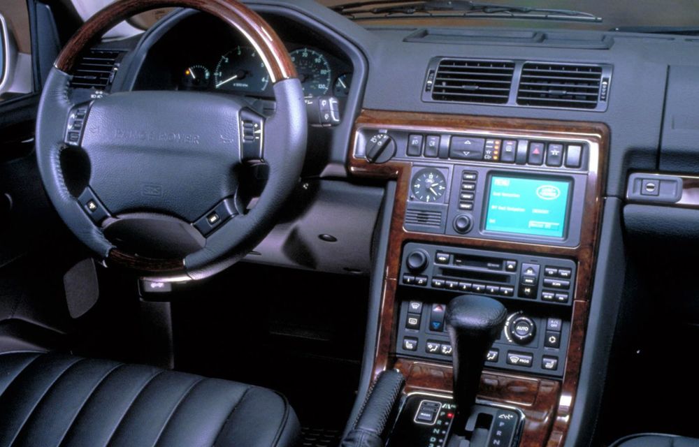 Istoria modelului Range Rover: cum a evoluat de la un SUV umil cu 3 uși, la o limuzină 4x4 - Poza 38