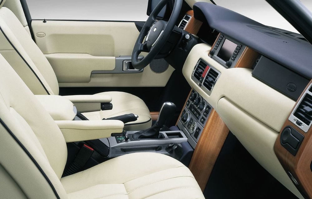 Istoria modelului Range Rover: cum a evoluat de la un SUV umil cu 3 uși, la o limuzină 4x4 - Poza 45