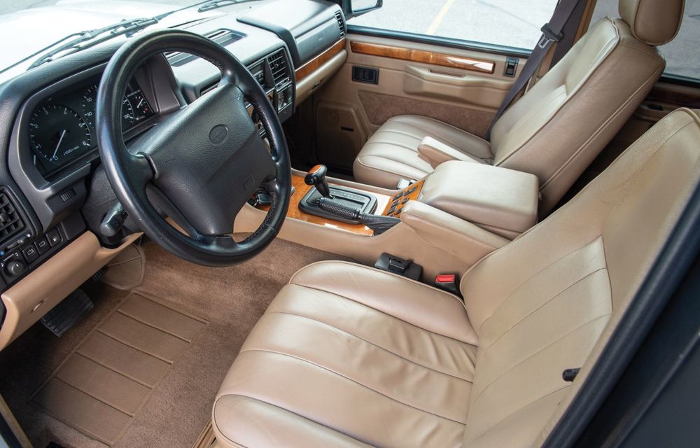 Istoria modelului Range Rover: cum a evoluat de la un SUV umil cu 3 uși, la o limuzină 4x4 - Poza 25