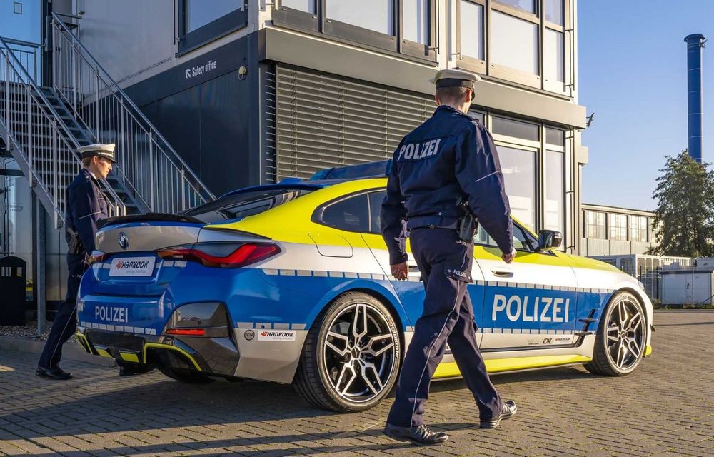 BMW i4 ajunge mașină de poliție. Electrica a fost pregătită de AC Schnitzer - Poza 17