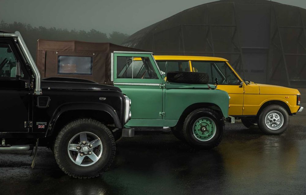 Land Rover Defender clasic și prima generație Range Rover, transformate în mașini electrice - Poza 3