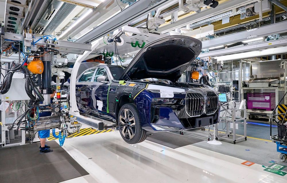 BMW: 2 milioane de exemplare Seria 7 produse la uzina din Dingolfing - Poza 3